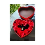 Rosas Pétalos De Jabón Más 2 Collares En Caja Corazón (12x11cm)